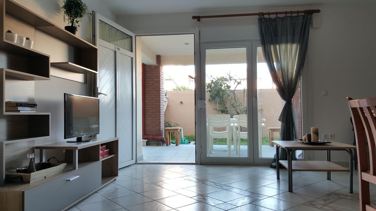 Bungalow White Apartments Polychrono Exterior foto